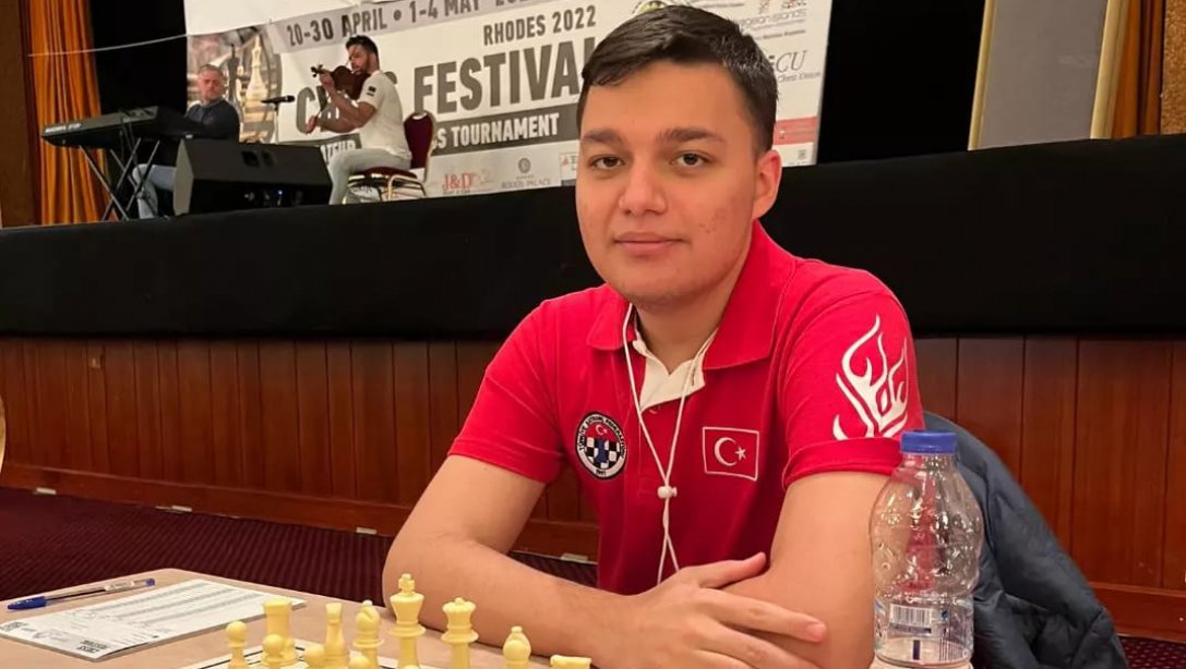 Çiğli Fen Lisesi Öğrencisi Atakan Mert BİÇER Satranç Şampiyonasında Avrupa 2.si oldu.